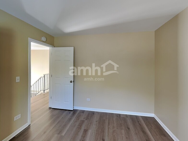 Building Photo - 2828 Sun Valley Dr