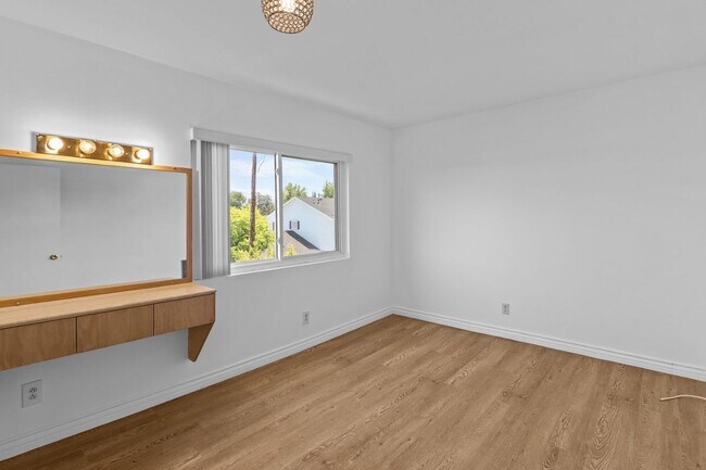 Building Photo - 4610 Densmore Ave