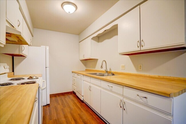 Building Photo - 58 Sunfish Ct