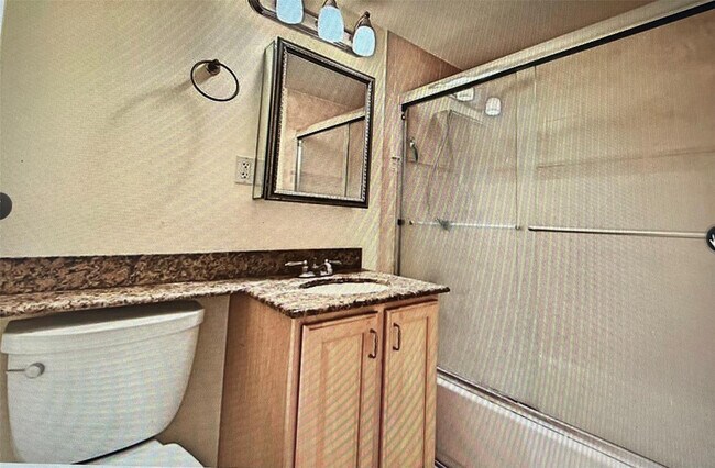 Building Photo - 924 SE 2nd St