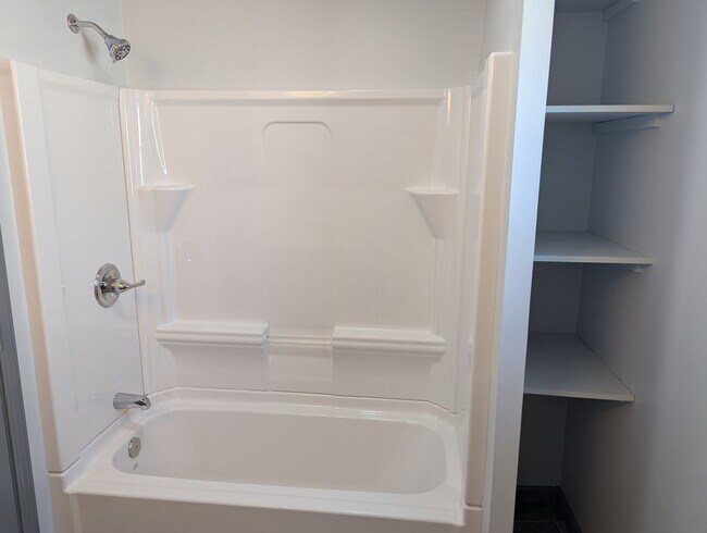 Building Photo - 1055-1057-1057 Liberty St