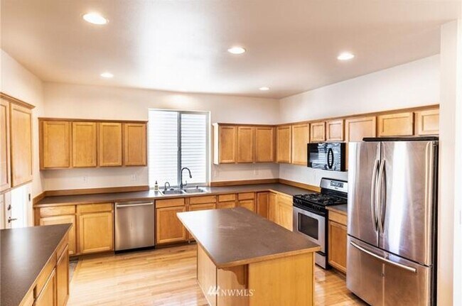 Building Photo - Premier Lake Stevens Living: Top-Rated Schools & Walkable Parks