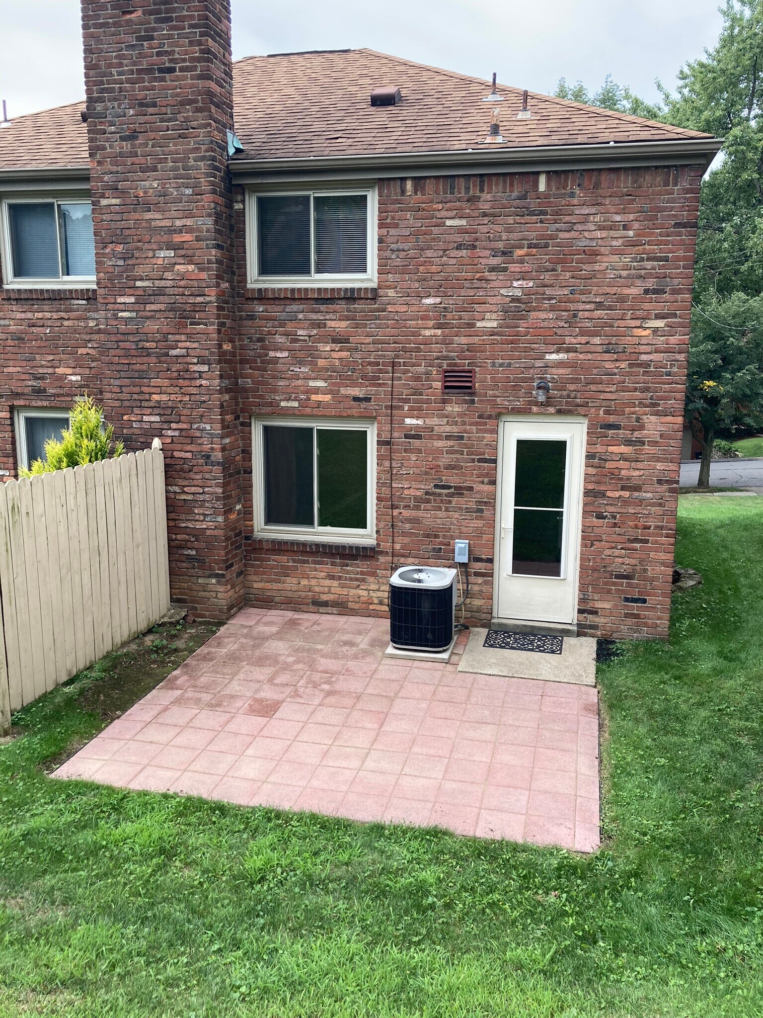 Building Photo - 709 Vallevista Ave