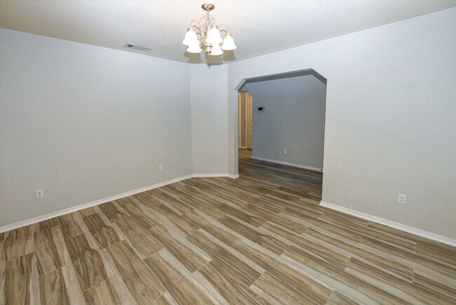 Building Photo - Elegant 4BR/3BA Home with Fireplace, Bonus Room and Open Layout!