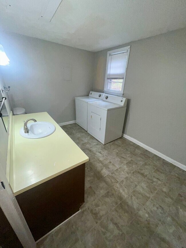 Building Photo - 3 Bedroom Home Close To Clemson Campus