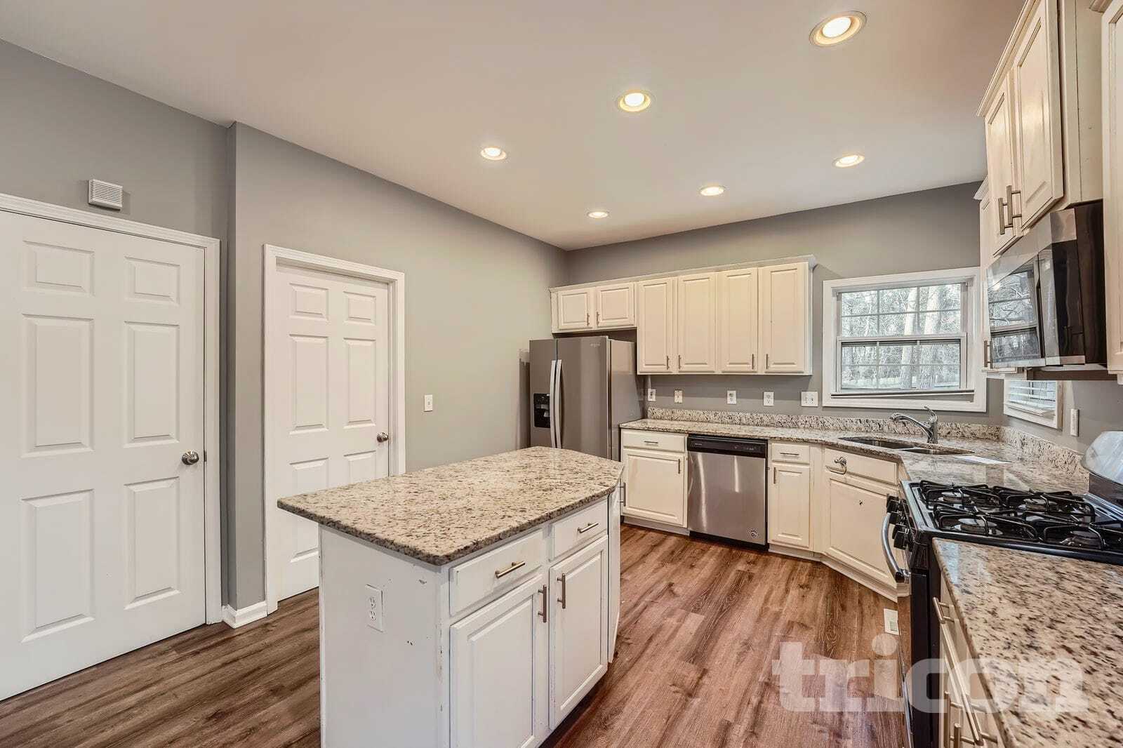 Building Photo - 3890 Brentview Pl NW