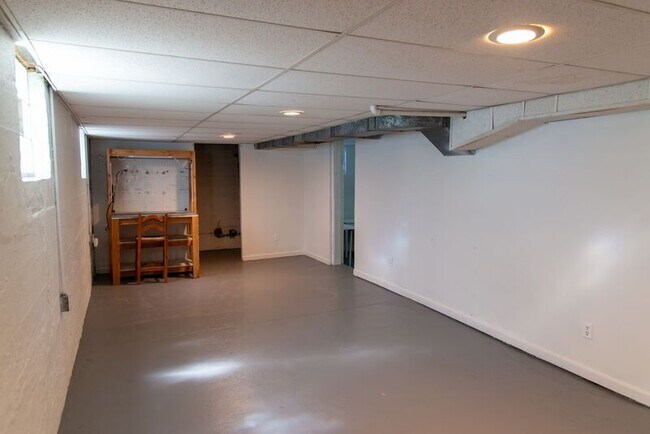 Building Photo - 6903 Cambridge Ave