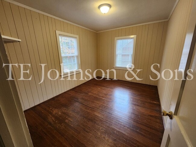 Building Photo - Charming Home with Character and Modern Co...