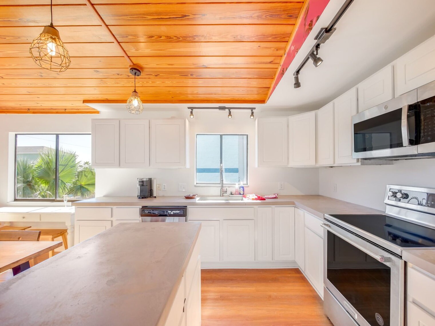 Building Photo - 5537 Pelican Way