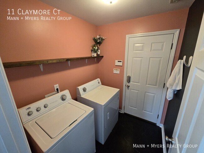 Building Photo - 11 Claymore Ct