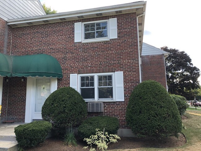 Building Photo - 132 Emerson Gardens Rd