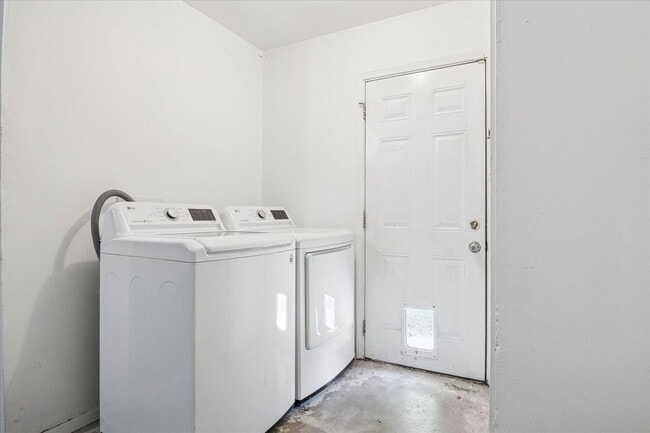 Building Photo - 9711 Marlborough Dr