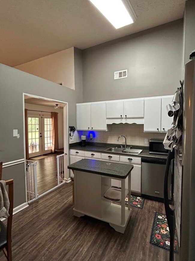 Building Photo - 109 Live Oak Cir