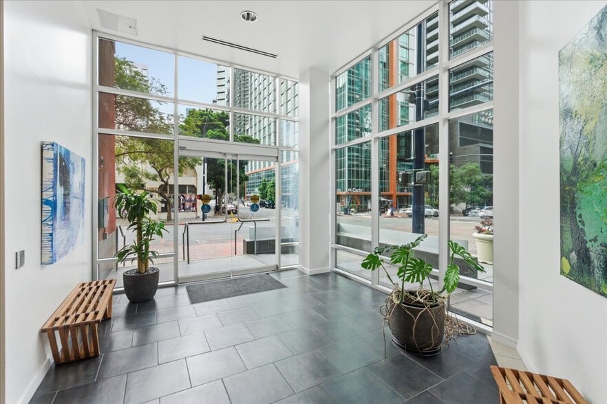 Building Photo - 350 W Ash St