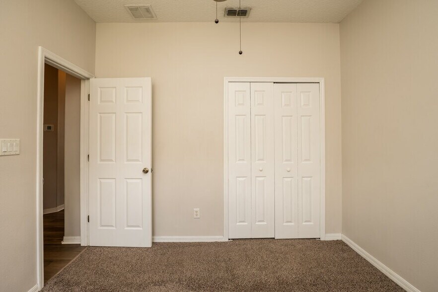 Building Photo - 1741 Mountclair Ct