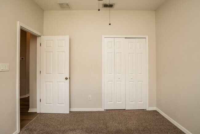 Building Photo - 1741 Mountclair Ct