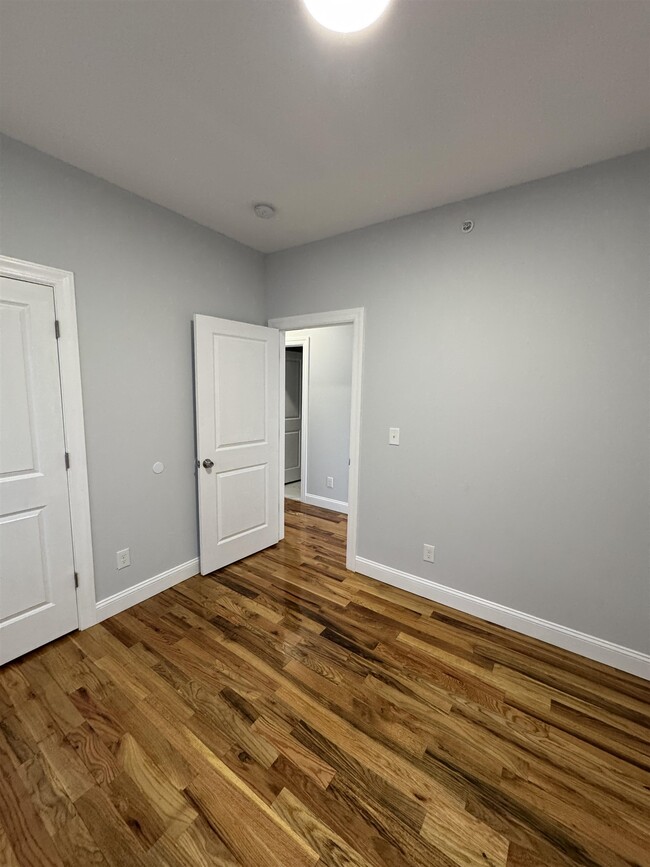 Building Photo - 832 S 19th St