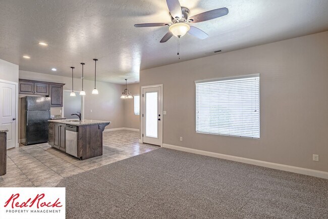 Building Photo - Dog Friendly, Pleasant 4 Bedroom, 2.5 Bathroom Townhome