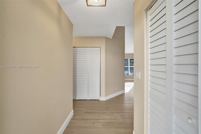 Building Photo - 9012 Lake Park Cir S