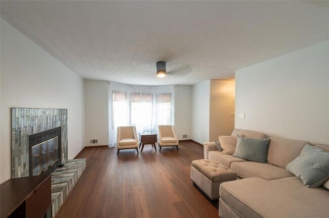 Building Photo - 3787 Etna Dr