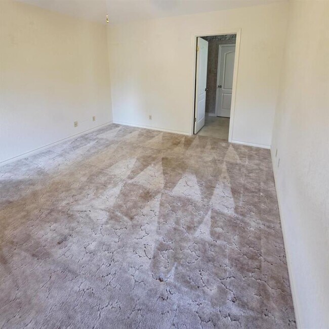 Building Photo - 651 Purple Sage Dr