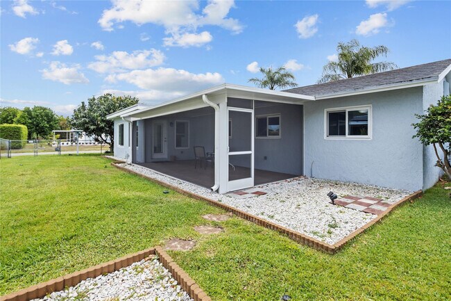Building Photo - 6579 Country Way