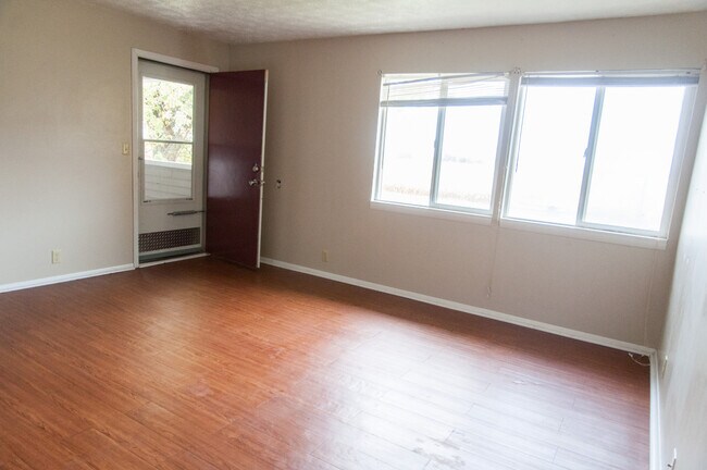 Building Photo - Countryside Villas 9-12