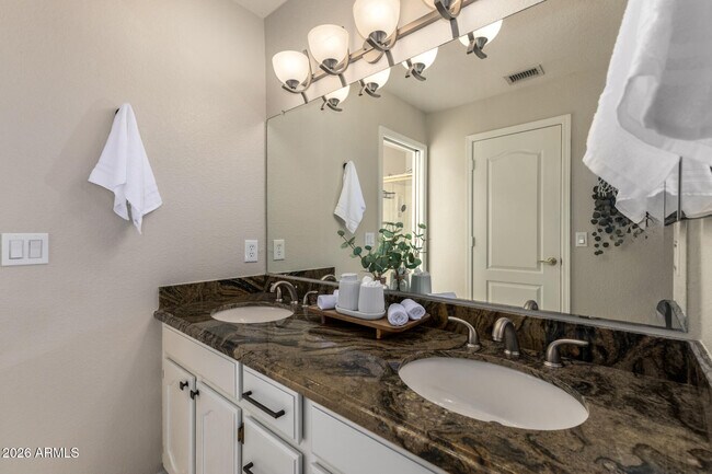 Building Photo - 6424 E Menlo St