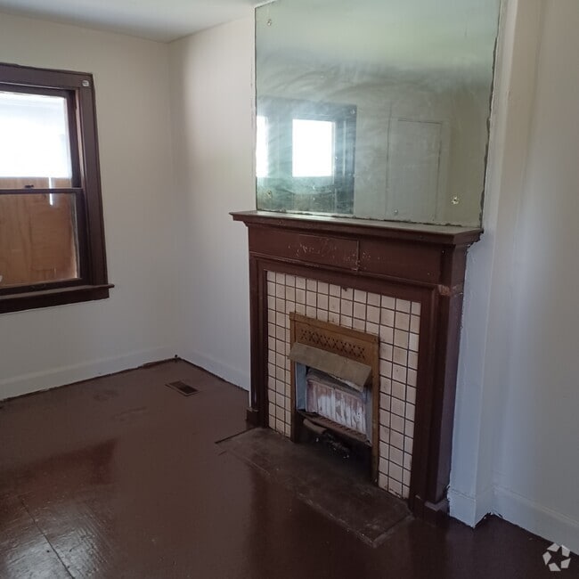 Building Photo - 1077 E 21st Ave