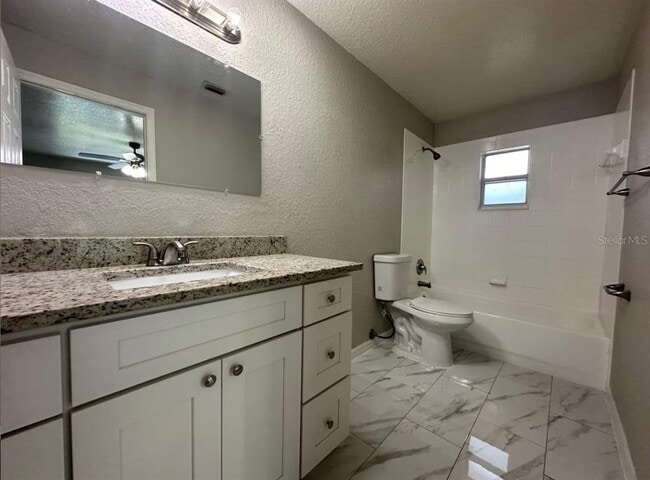 Building Photo - 9725 Fox Hollow Rd