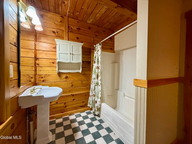 Building Photo - 7 McGowan Way