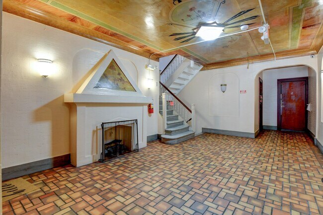 Building Photo - 901 Grand Ave