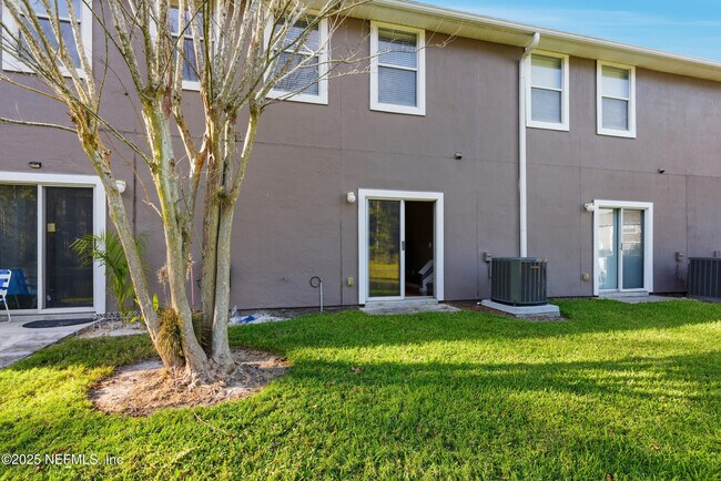 Building Photo - 216 Scrub Jay Dr