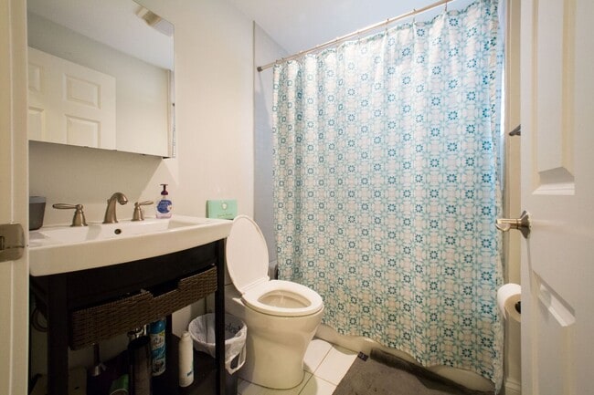 Building Photo - No Brokers Fee, No Security Deposit, Central Heat/AC, In-Unit Washer and Dryer, Parking for Rent