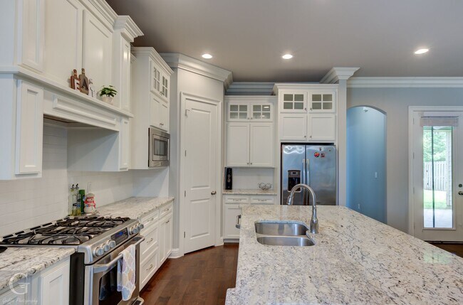 Building Photo - Beautiful 3 Bedroom in Twelve Oaks - Less ...