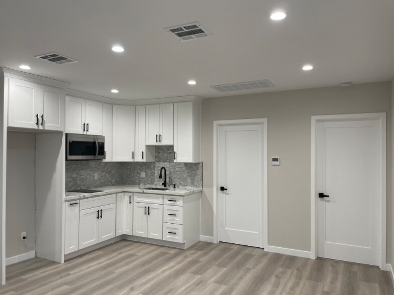 Building Photo - 8683 Haddon Ave