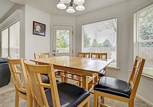 Building Photo - Bristol Heights Beauty: Single-Level 3-Car Garage Home with Private Backyard