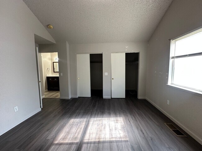 Building Photo - 4541 Creekside Cir