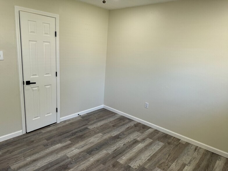 Building Photo - 3821 E Everglade Ave