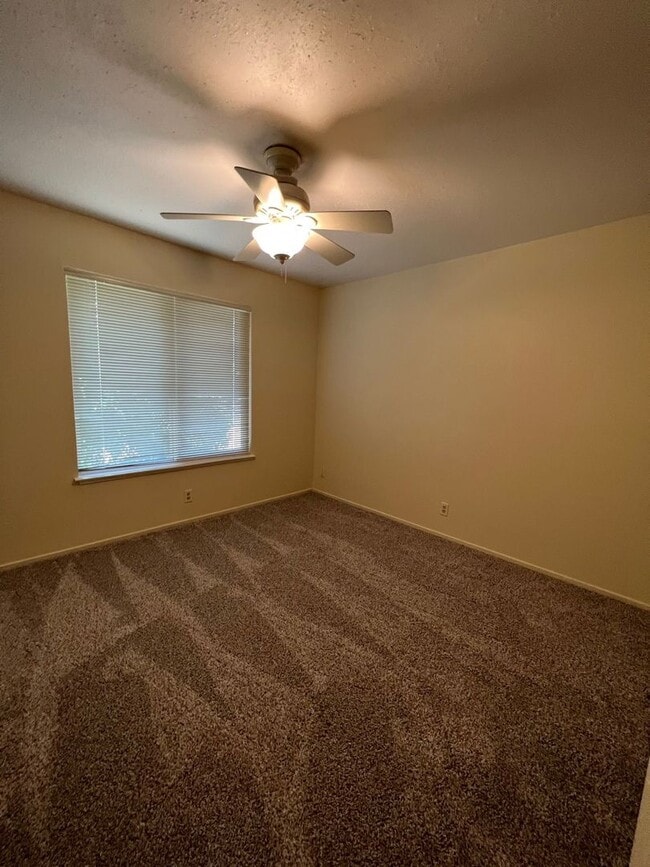 Building Photo - ROSEMONT 3 BR 2 BA House