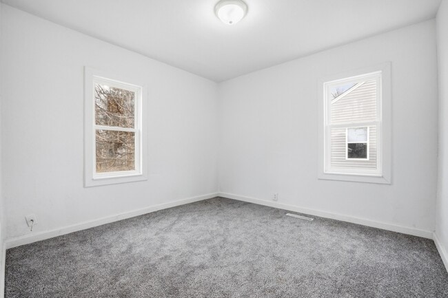 Building Photo - 1614 W 18th St
