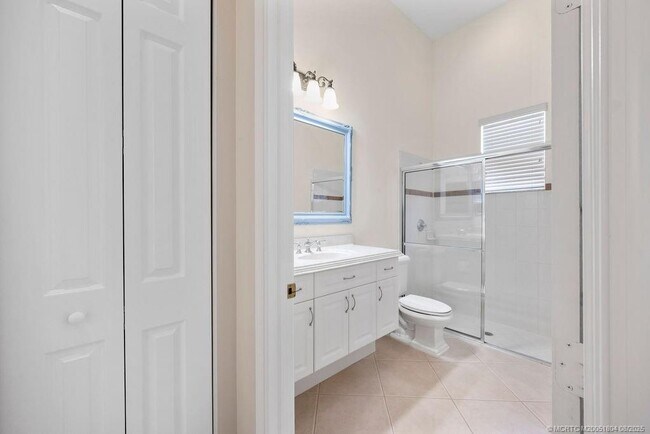 Building Photo - 511 SW Squire Johns Ln