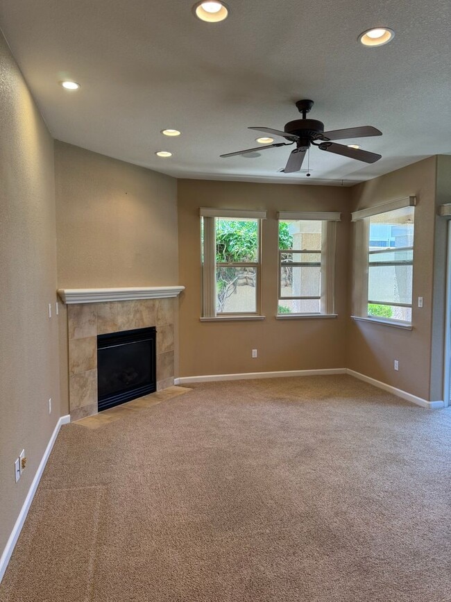 Building Photo - Nice Home Located in 55 and Over Community!