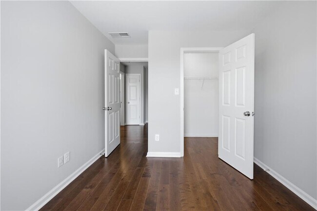 Building Photo - 1098 Village Creek