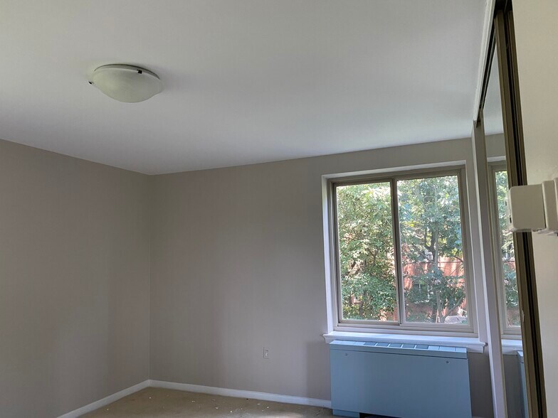 Corner main bedroom with two windows. Very large closet on opposite wall. - 3000 Spout Run Pky