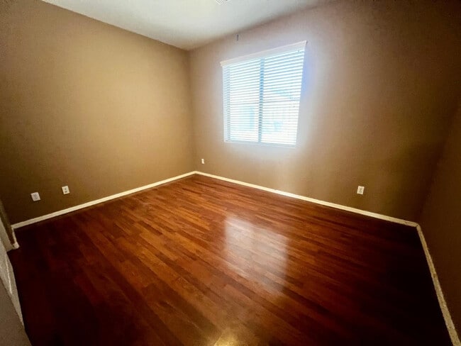 Building Photo - 879 E Stottler Dr