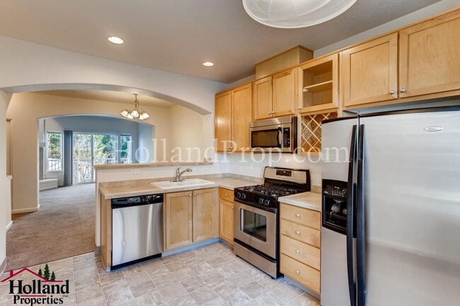 Building Photo - Experience Comfort and Style in This Elegant Murrayhill Townhome!