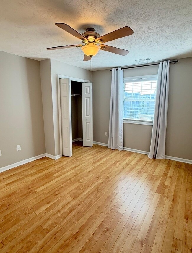 Building Photo - 517 White River Dr