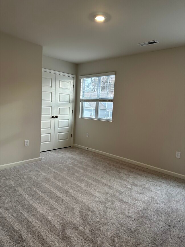 Building Photo - 2252 Robert Gwynne Dr