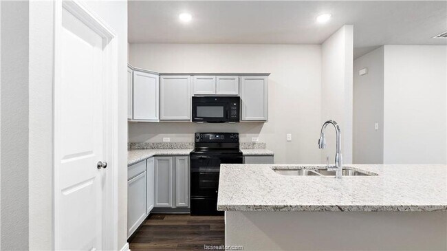 Building Photo - 3007 Stevens Dr